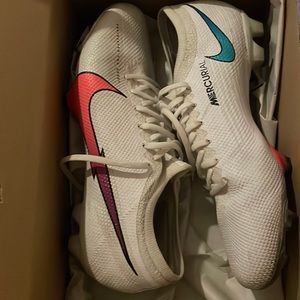 Men’s football cleats size 9.5